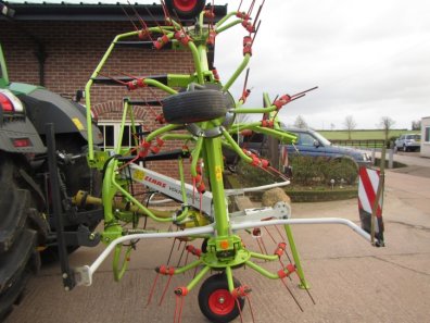Claas Volto 800 tedder