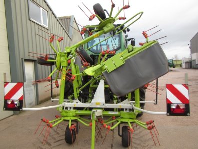 Claas Volto 800 tedder