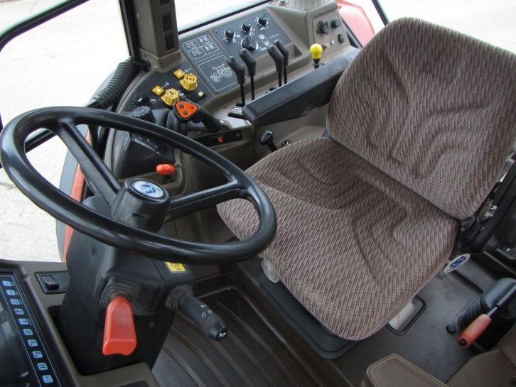 New Holland M135