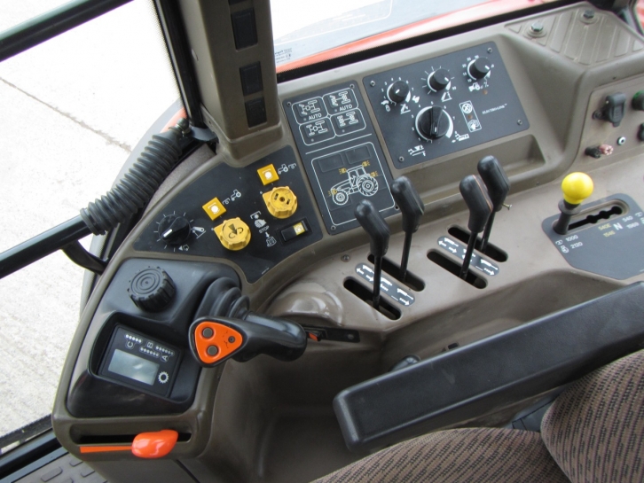 New Holland M135
