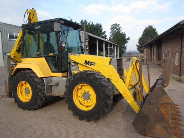 Massey Ferguson 965 wheeled digger
