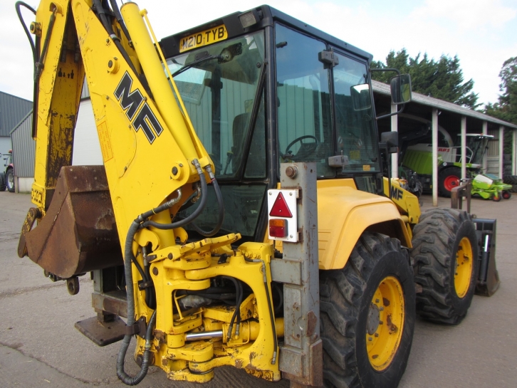 Massey Ferguson 965 wheeled digger