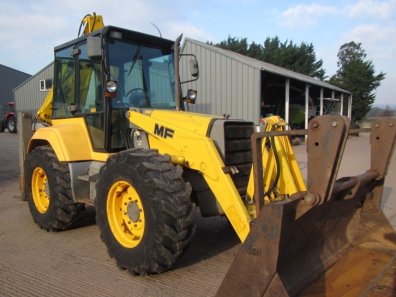 Massey Ferguson 965 wheeled digger