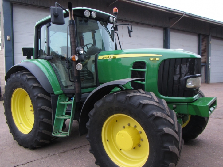 John Deere 6930