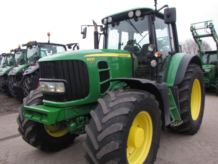 John Deere 6930