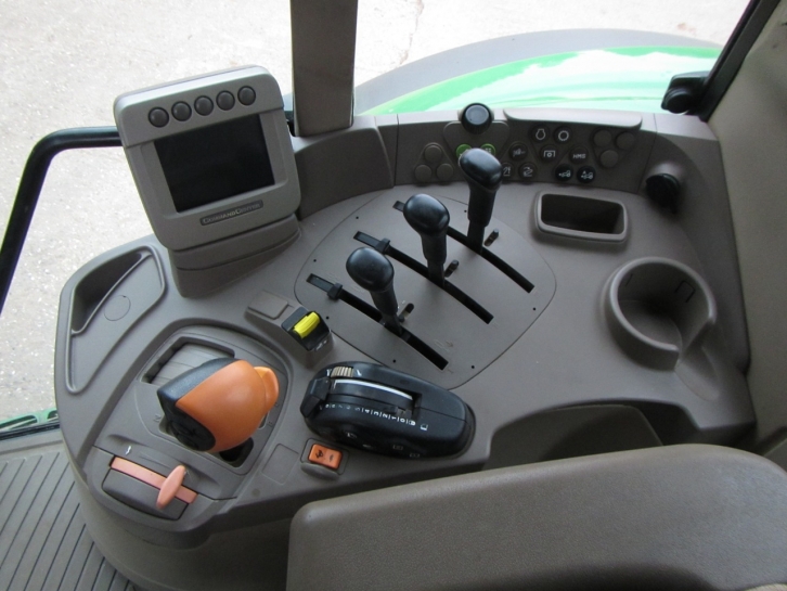 John Deere 6930