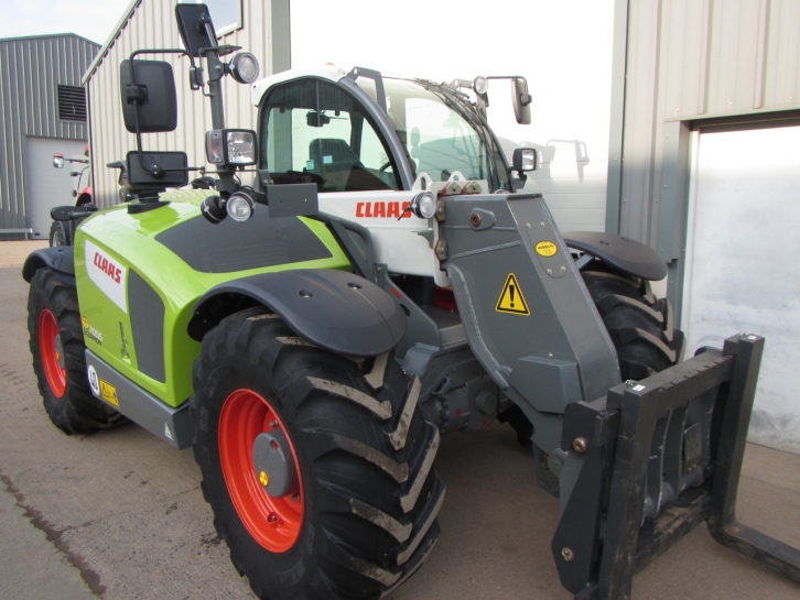 Claas Scorpion 7055