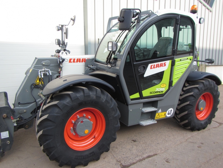 Claas Scorpion 7055