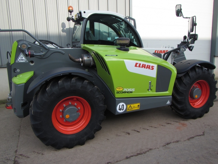 Claas Scorpion 7055