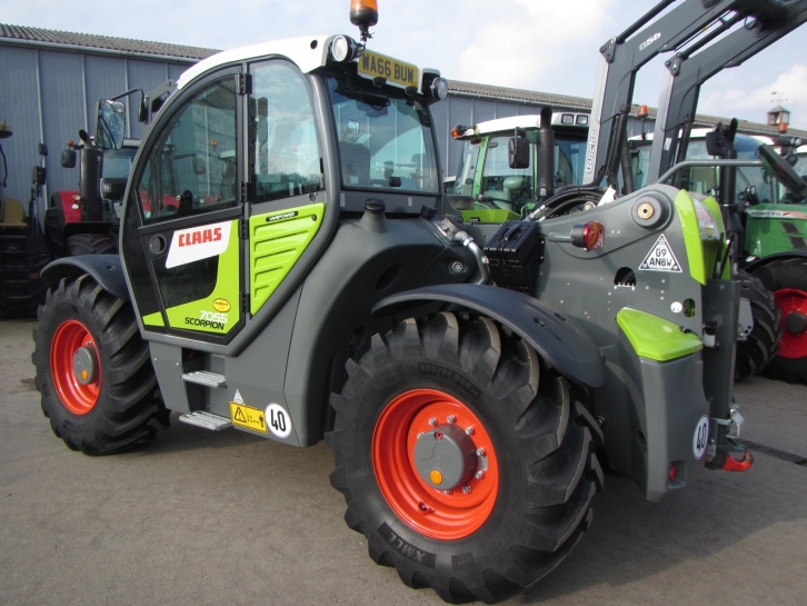 Claas Scorpion 7055