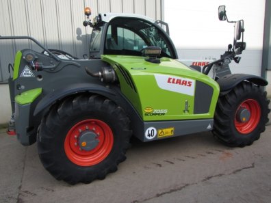 Claas Scorpion 7055