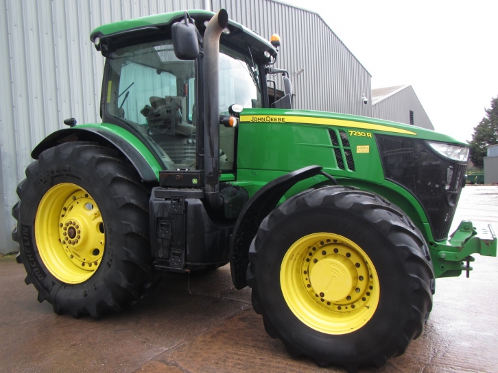 John Deere 7230R