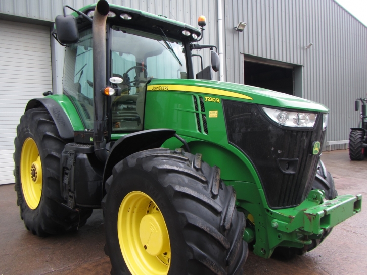 John Deere 7230R