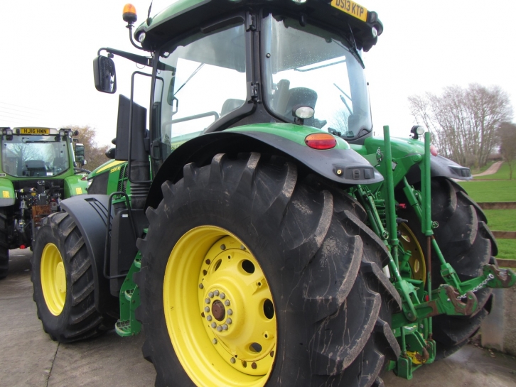 John Deere 7230R