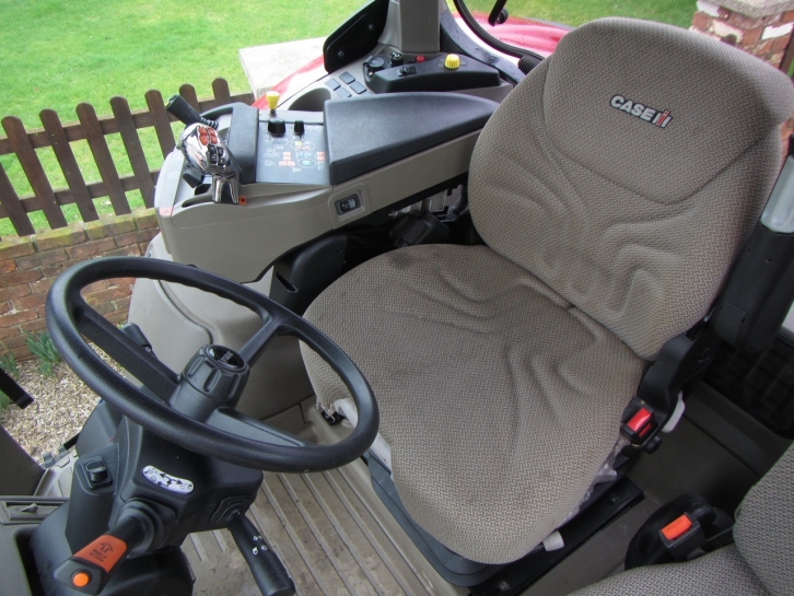 Case Puma 215