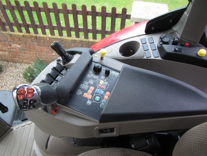 Case Puma 215