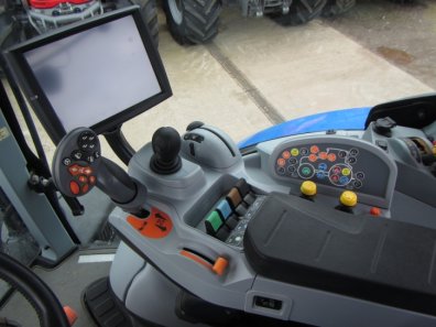 New Holland T7.210