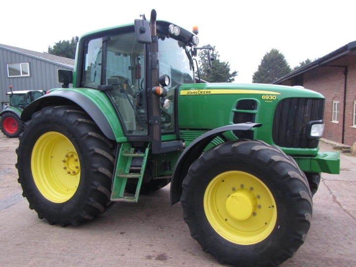 John Deere 6930