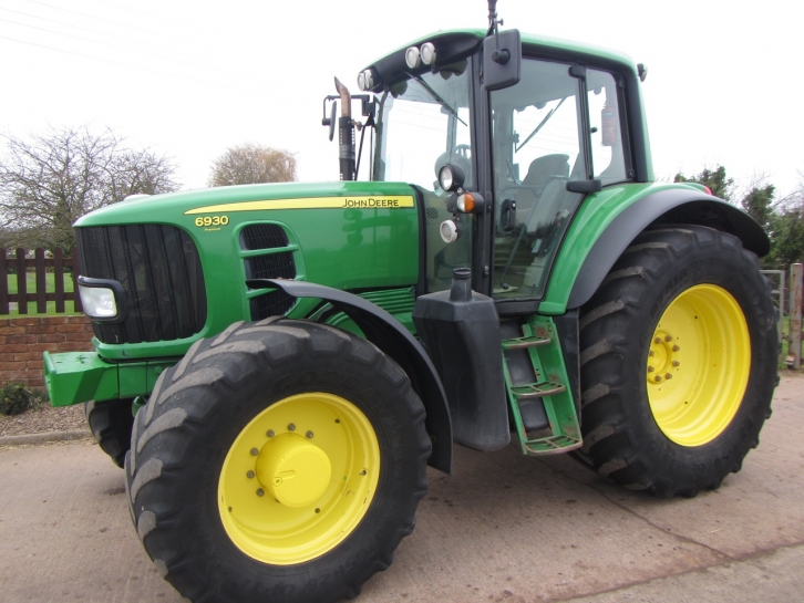 John Deere 6930