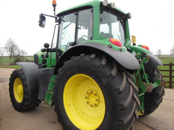 John Deere 6930