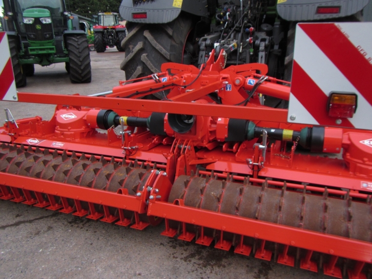 Kuhn HR 5004 5 Metre power harrow