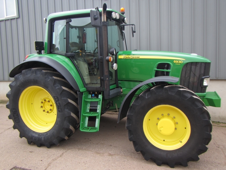 John Deere 6930