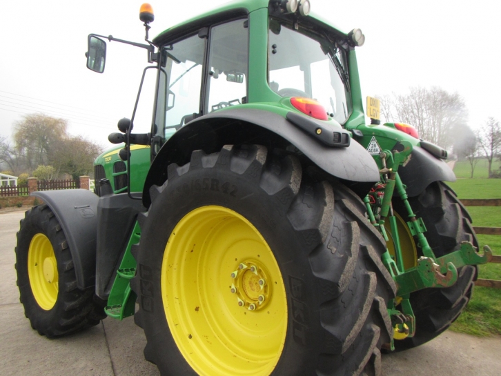John Deere 7530