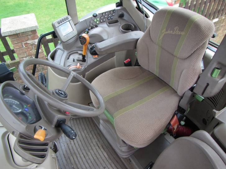 John Deere 7530