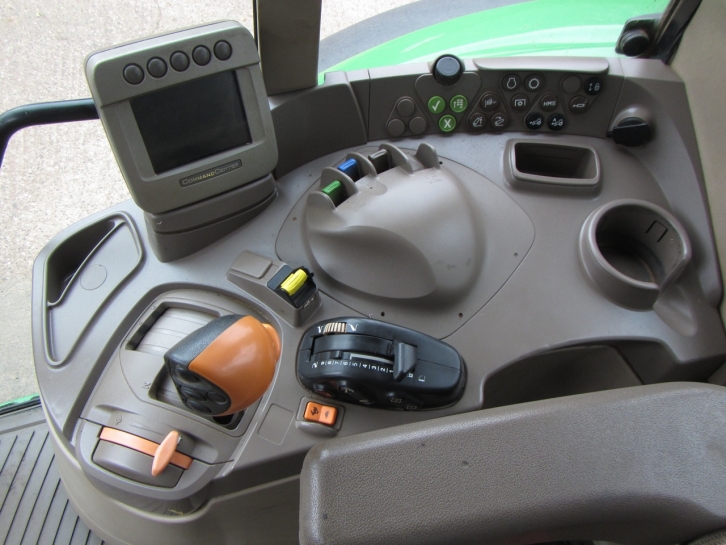 John Deere 7530