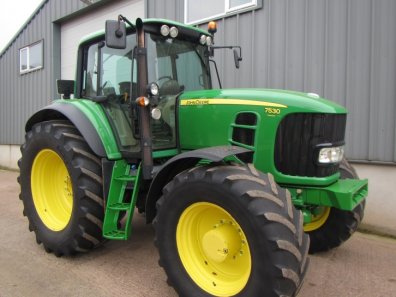 John Deere 7530
