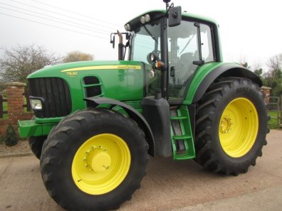 John Deere 7530