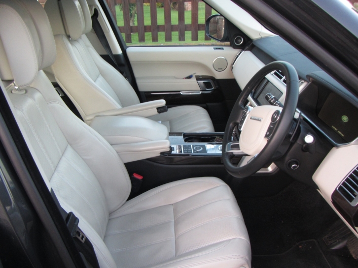 Land Rover Range Rover Vouge 3.0 TDV6 Auto