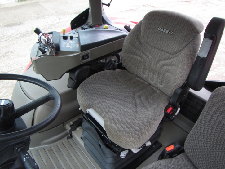 Case Puma 215