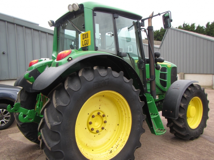 John Deere 6630