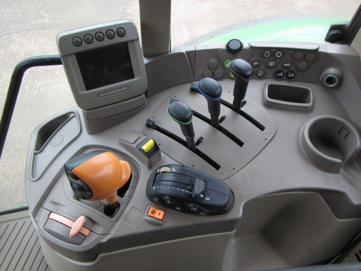John Deere 6630