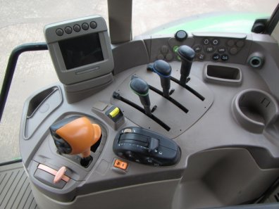 John Deere 6630