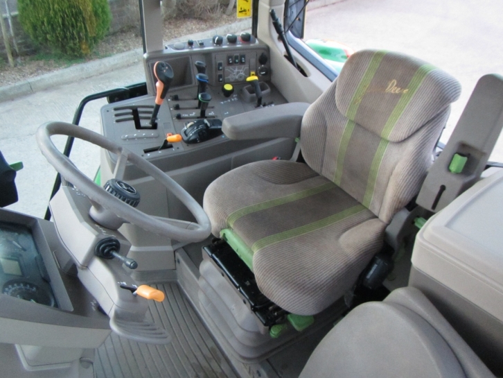 John Deere 6630