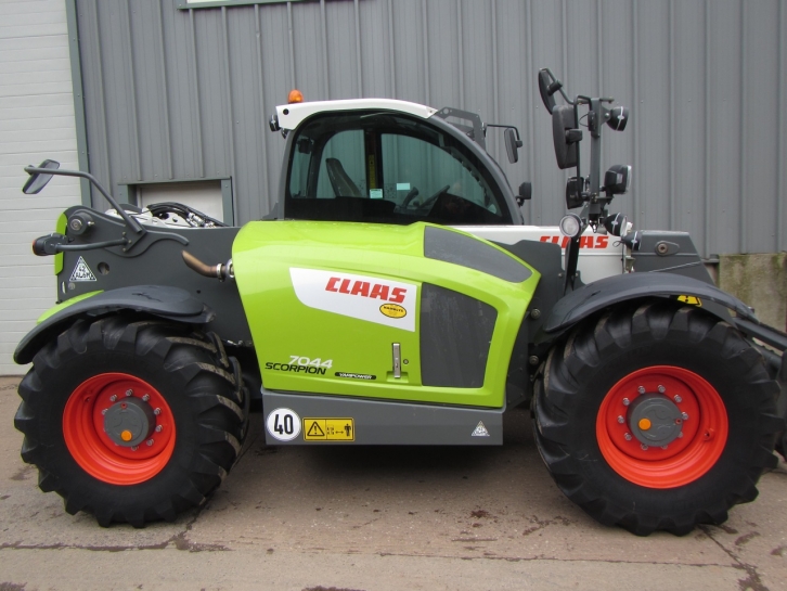 Claas Scorpion 7044