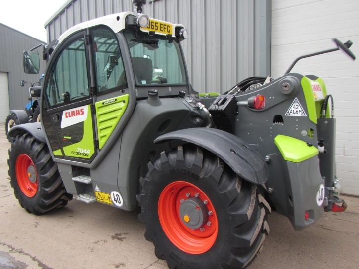 Claas Scorpion 7044