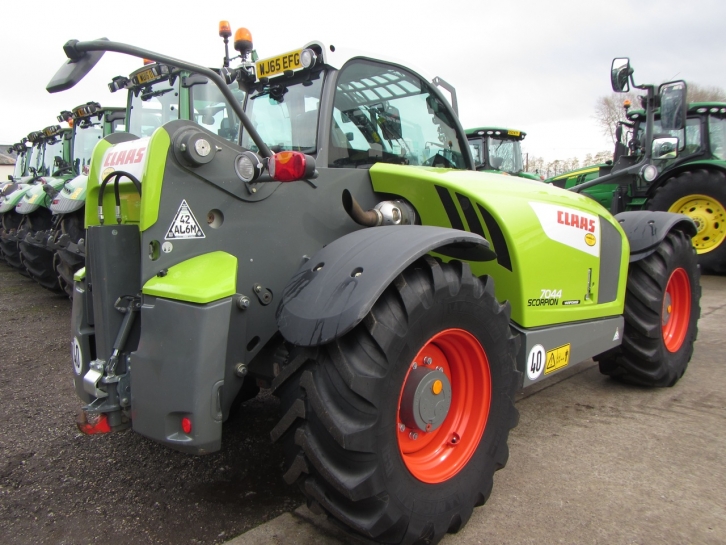 Claas Scorpion 7044