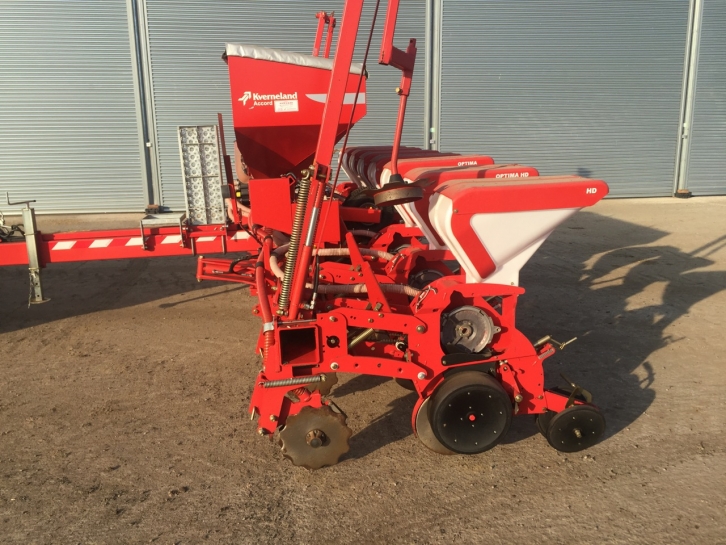 Kverneland Optima HD 8 row trailed maize drill
