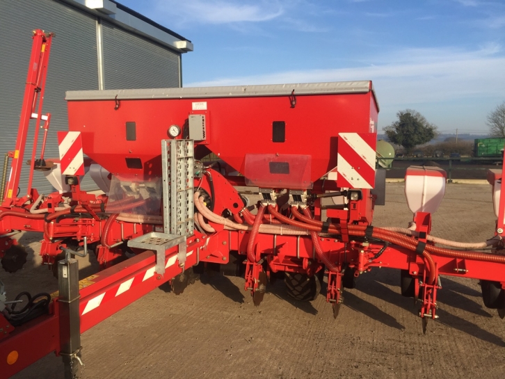 Kverneland Optima HD 8 row trailed maize drill