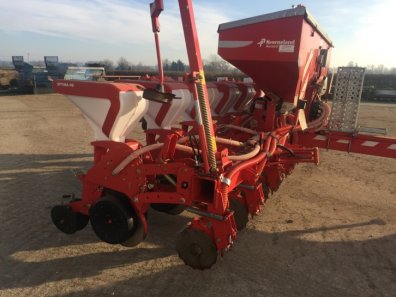 Kverneland Optima HD 8 row trailed maize drill