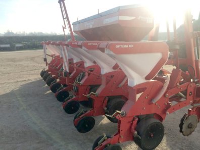 Kverneland Optima HD 8 row trailed maize drill