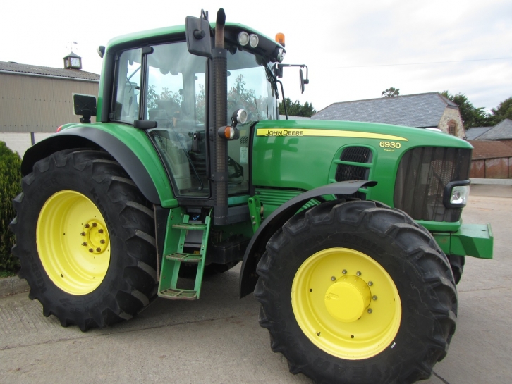 John Deere 6930