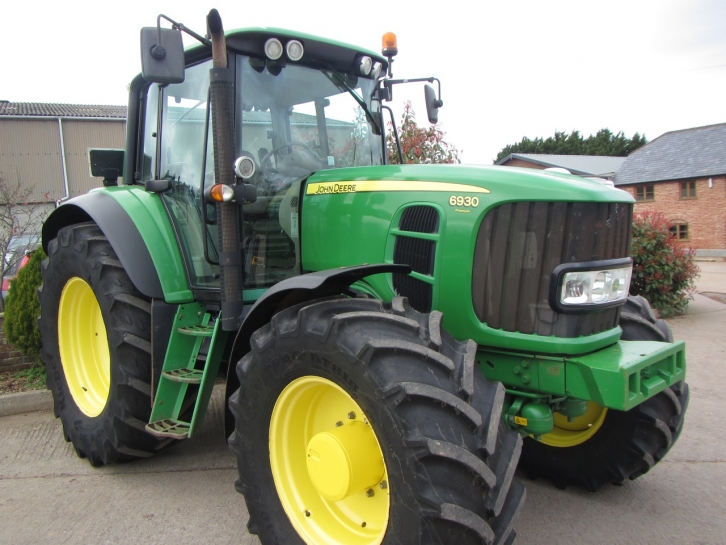 John Deere 6930