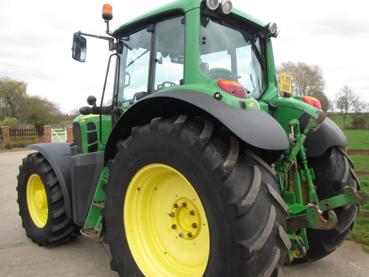 John Deere 6930
