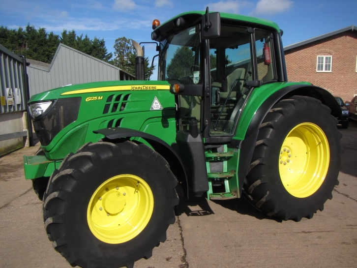 John Deere 6125M