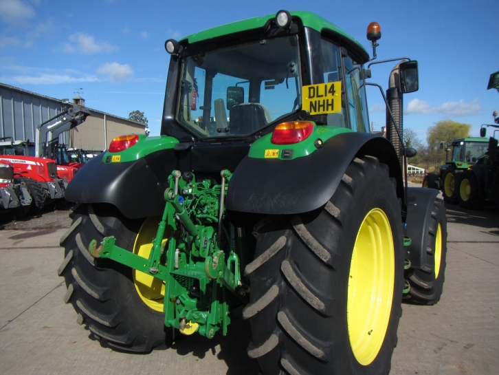 John Deere 6125M