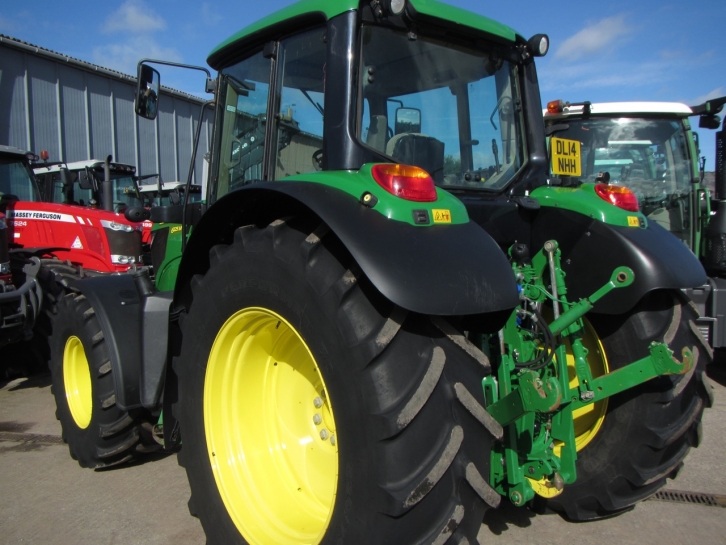 John Deere 6125M